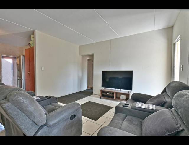 2 BEDROOM APARTMENT FOR SALE IN WINCHESTER HILLS